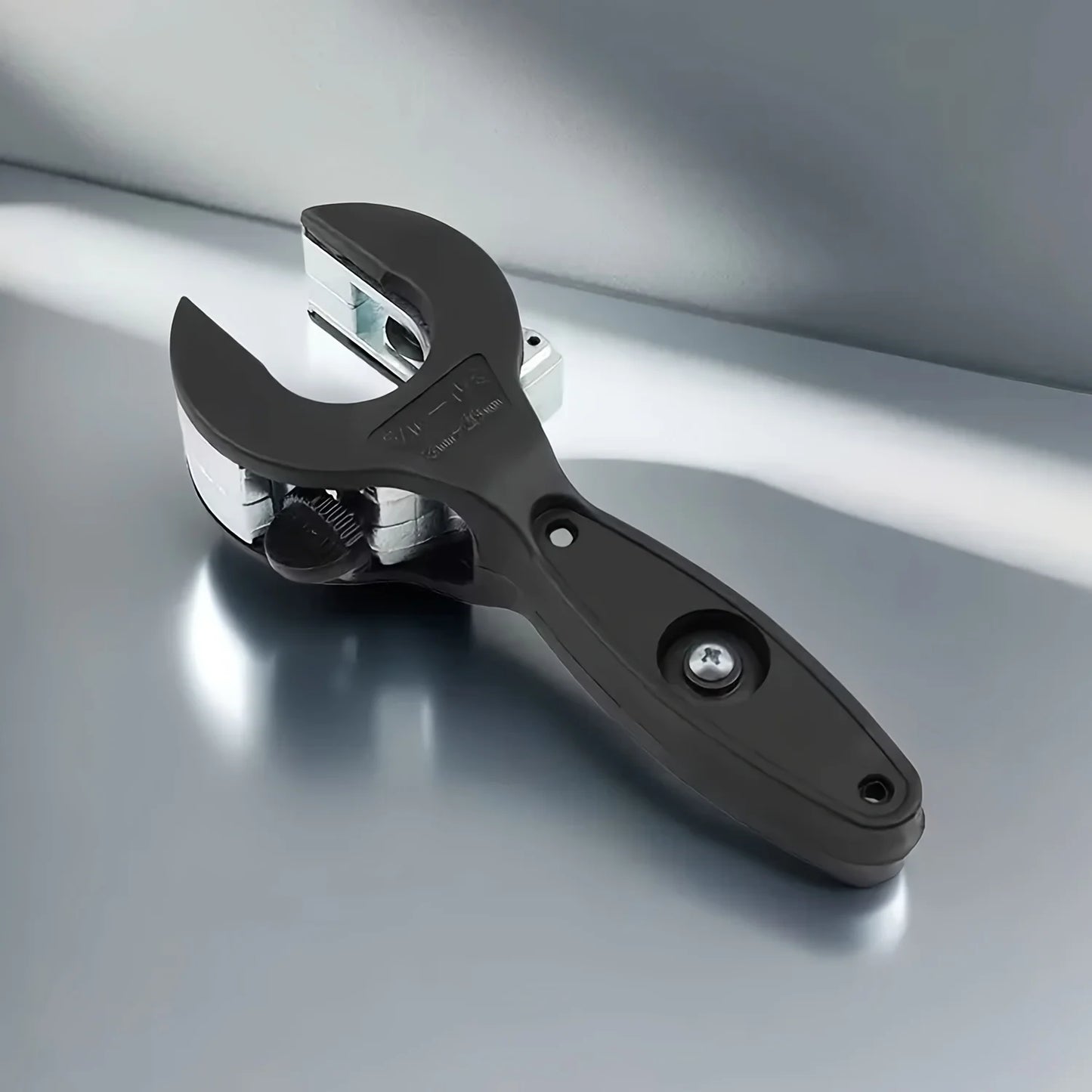 Universal Ratcheting Pipe Cutter